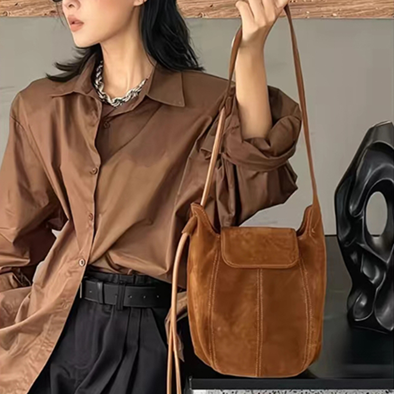 Frosted Suede Bucket Bag Pumpk - مراجعة Interior Design High End وسعره