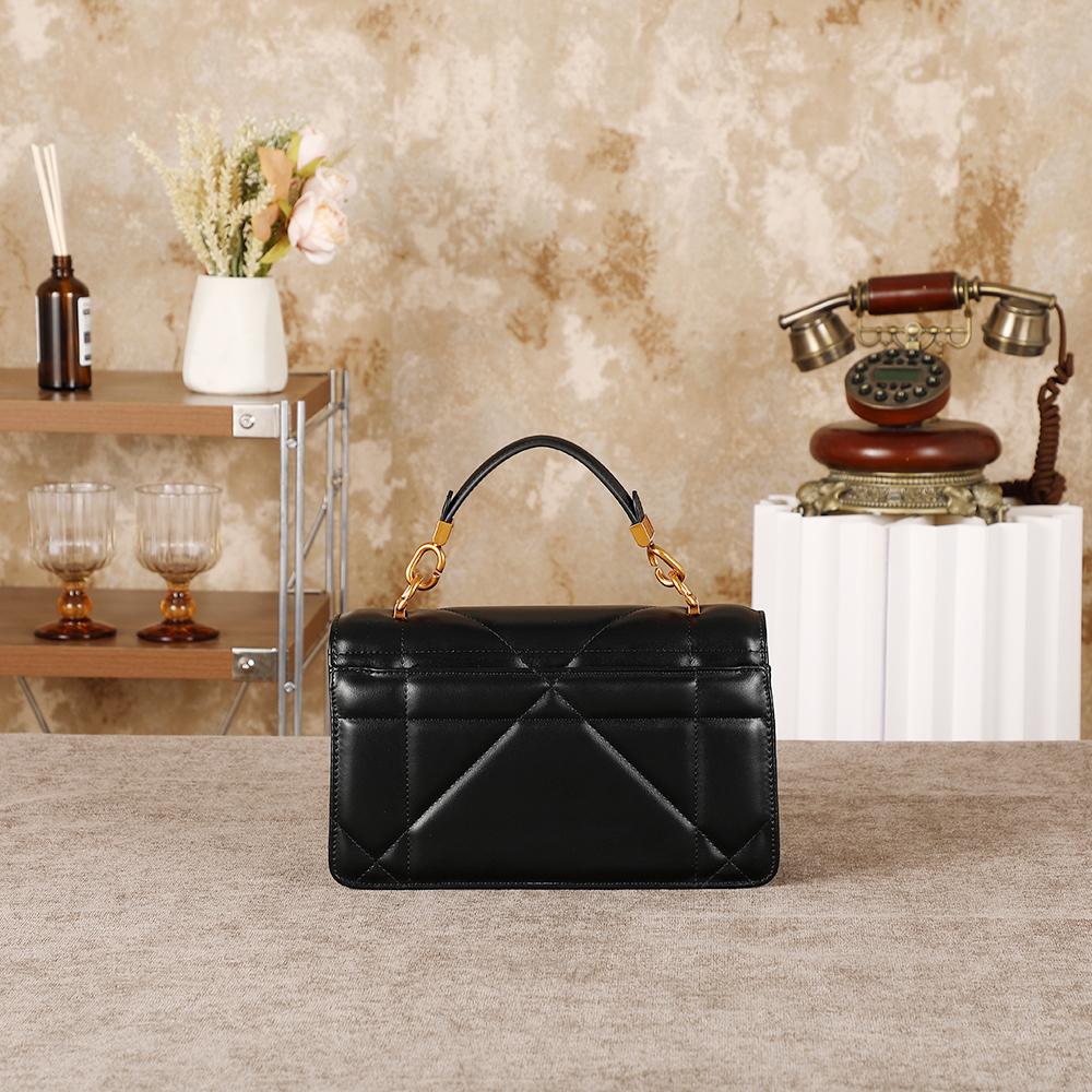 Ladies' handbag, 2026 season n - مراجعة Interior Design High End وسعره